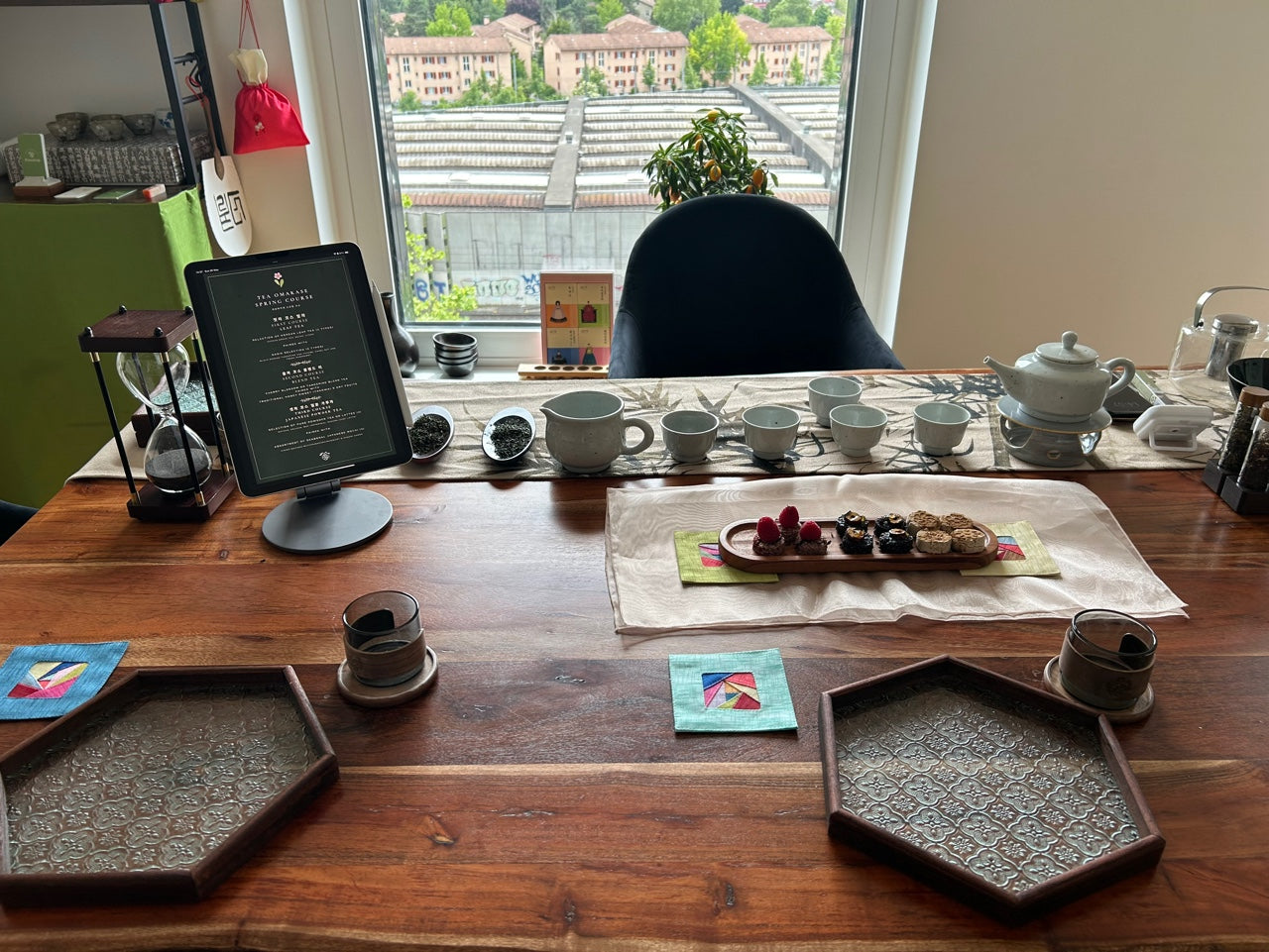 Esperienza Tea Omakase OMACHA - Cerimonia privata con pasticceria coreana/giapponese - Storia, cultura e storytelling guidati da un sommelier del tè per un'occasione speciale.