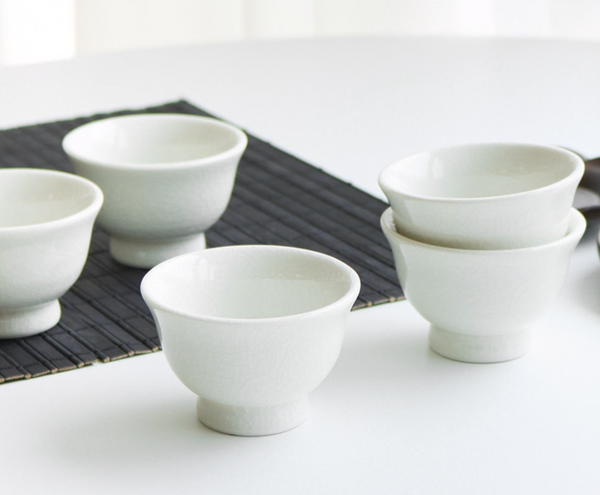White_crackle_glaze_Korean_tea_cup