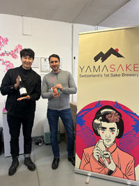 Saké suisse-japonais infusé avec du thé traditionnel asiatique – Une expérience de fusion artisanale