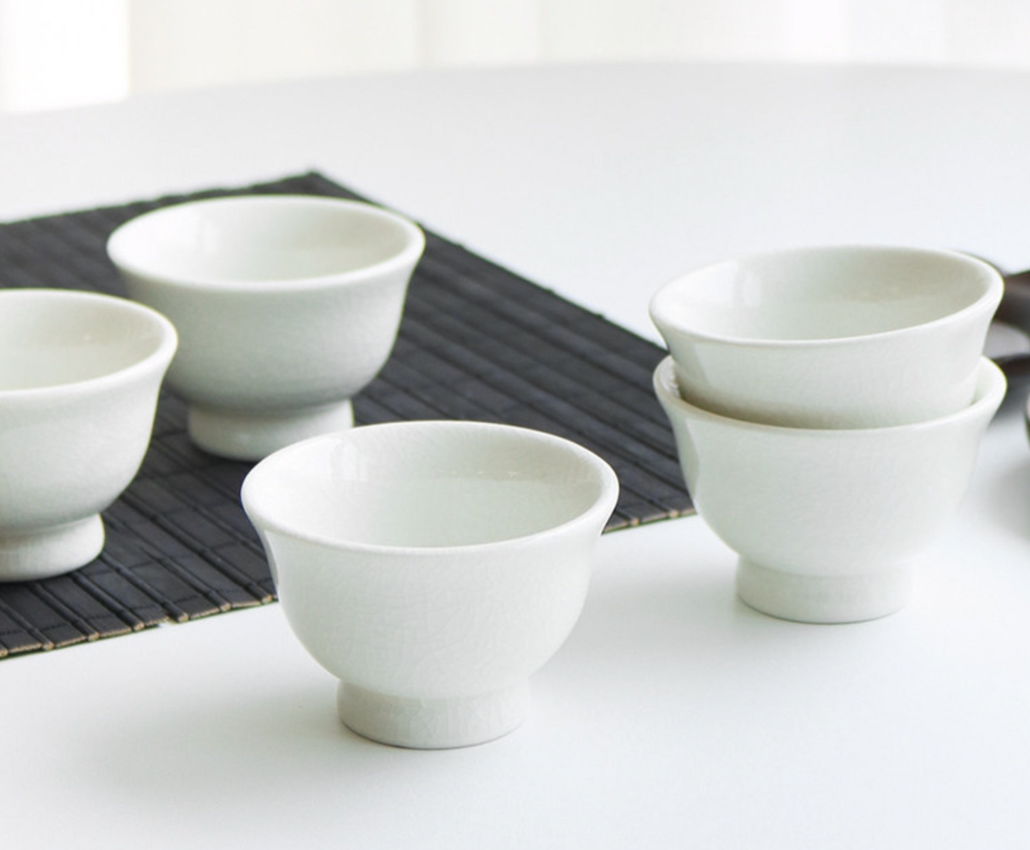 White_crackle_glaze_Korean_tea_cup