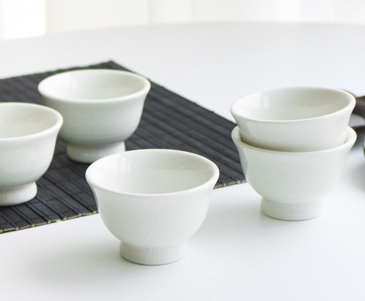 White_crackle_glaze_Korean_tea_cup